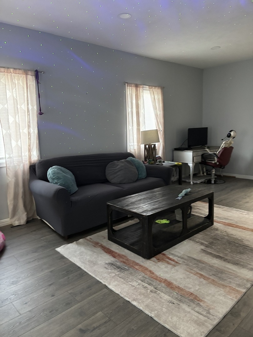 526 E Smith Street Property Photo 7