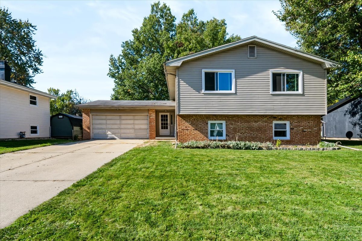 107 S Bayberry Court Property Photo 1