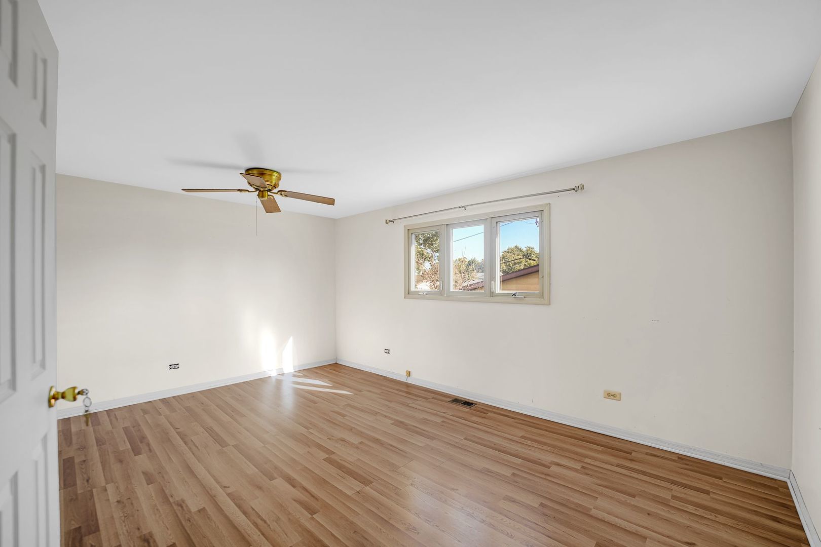 16819 Meadowdale Drive Property Photo 11