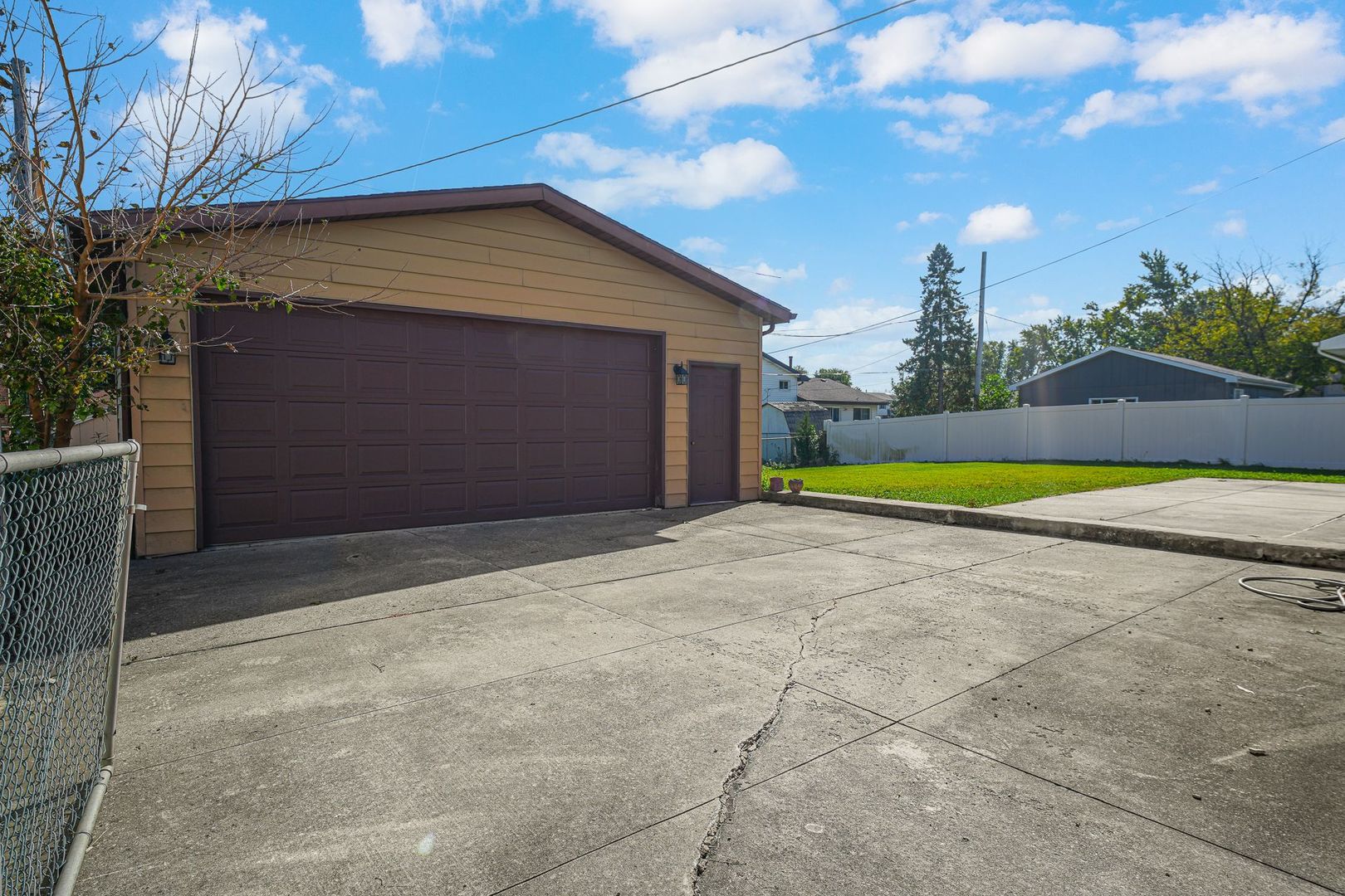 16819 Meadowdale Drive Property Photo 22