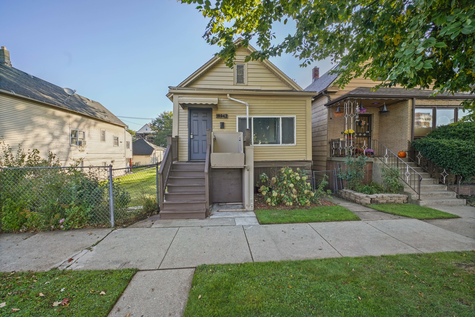 10243 S Avenue M Avenue Property Photo 1