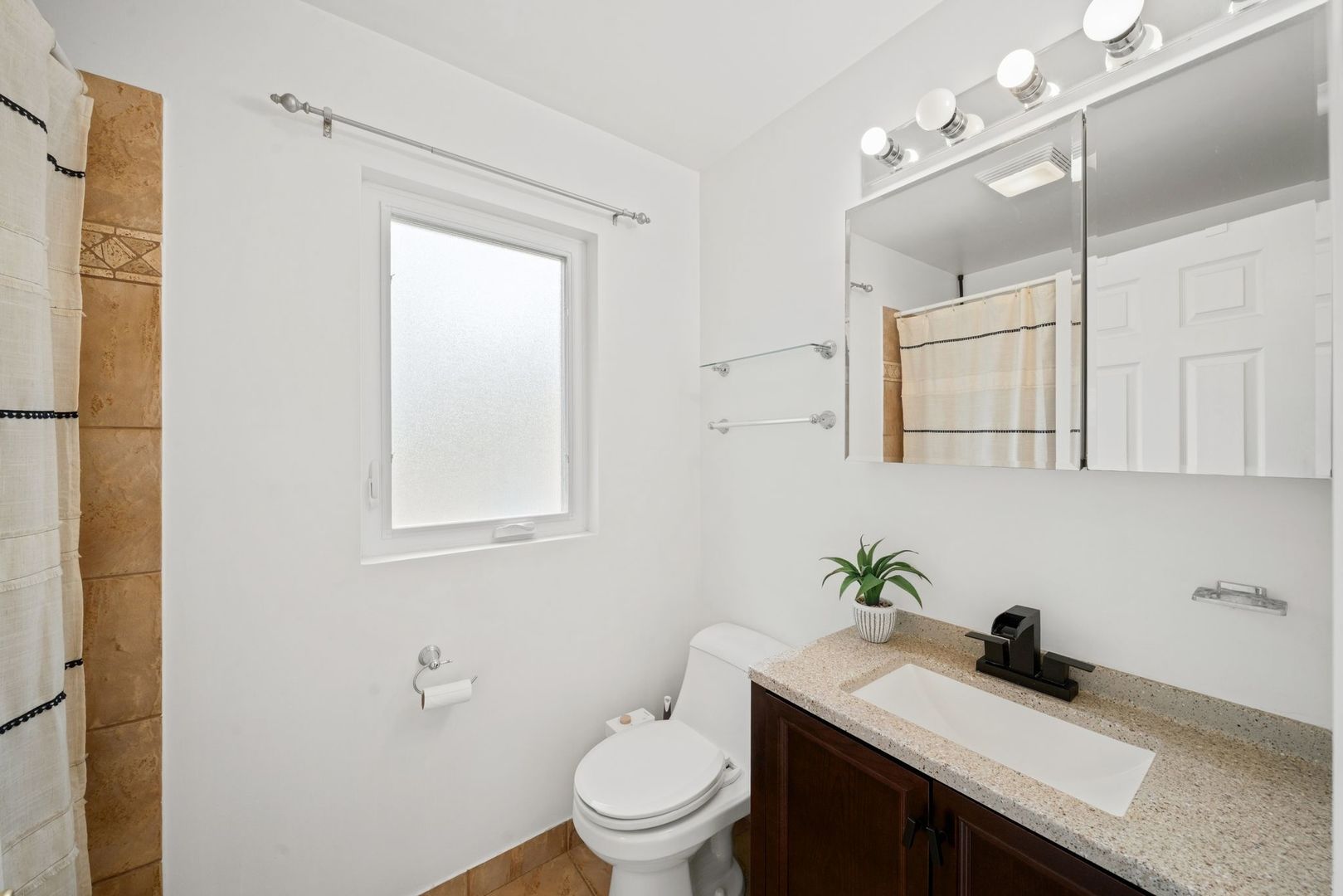 4855 S Linder Avenue Property Photo 9