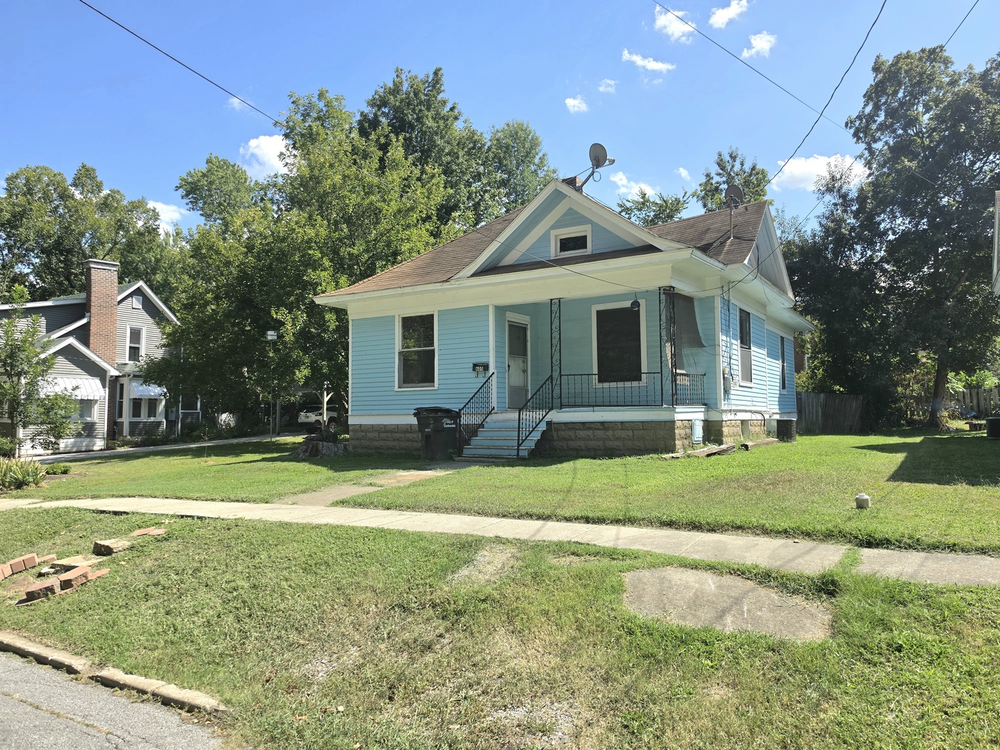 605 W Pecan Street Property Photo 1