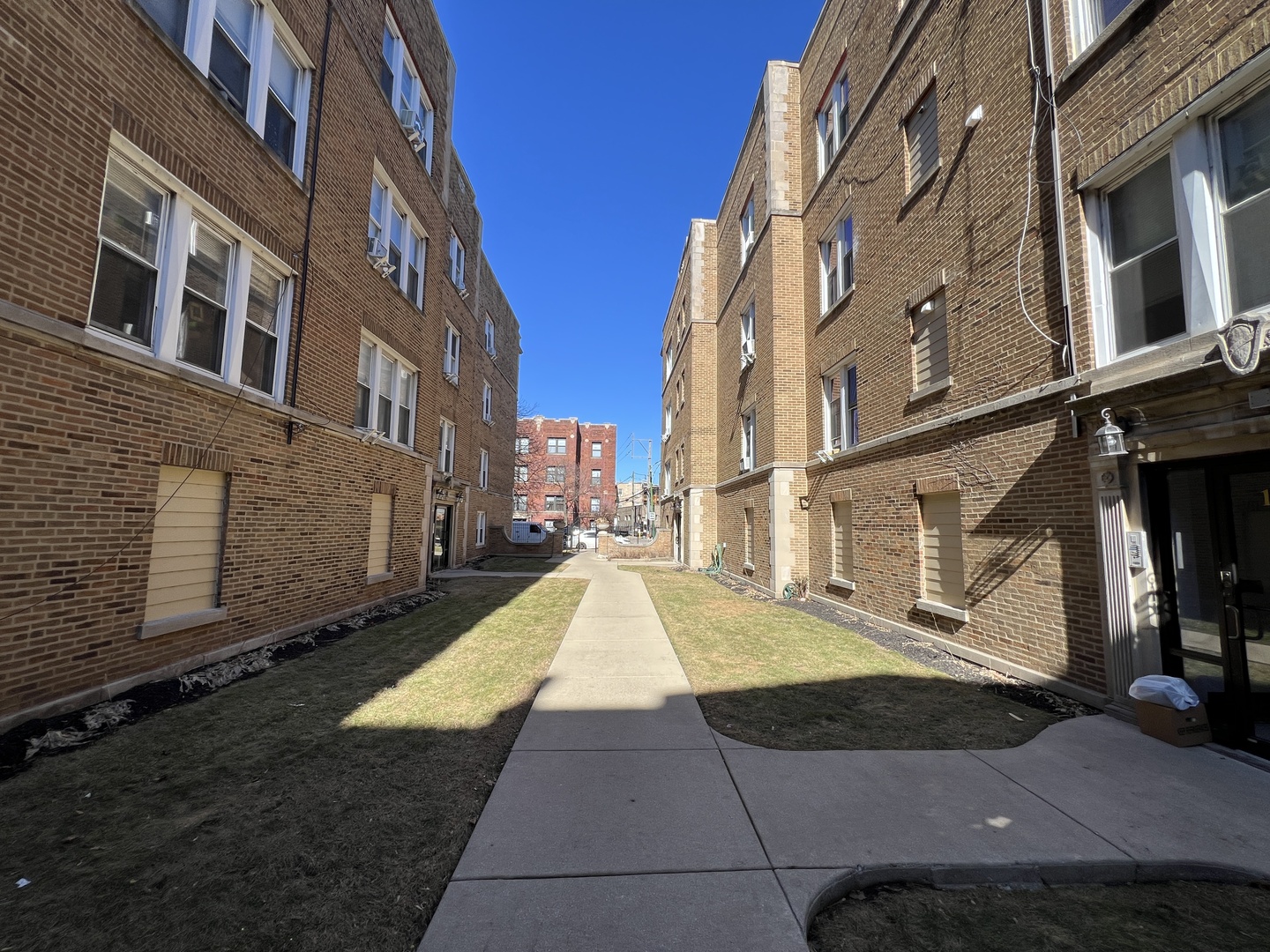 1703 W Albion Avenue 2E Property Photo 1