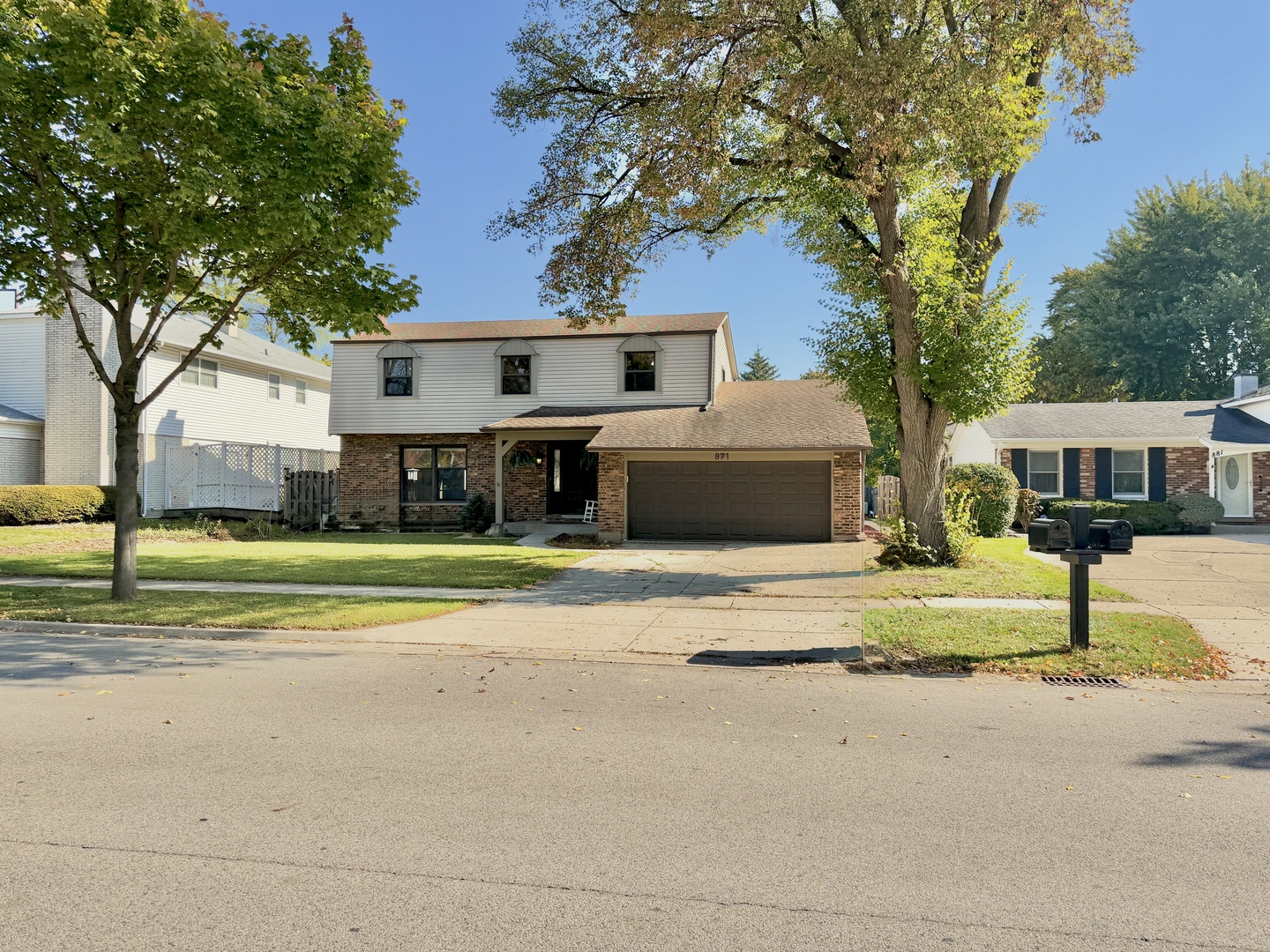 871 Cambridge Drive Property Photo 1