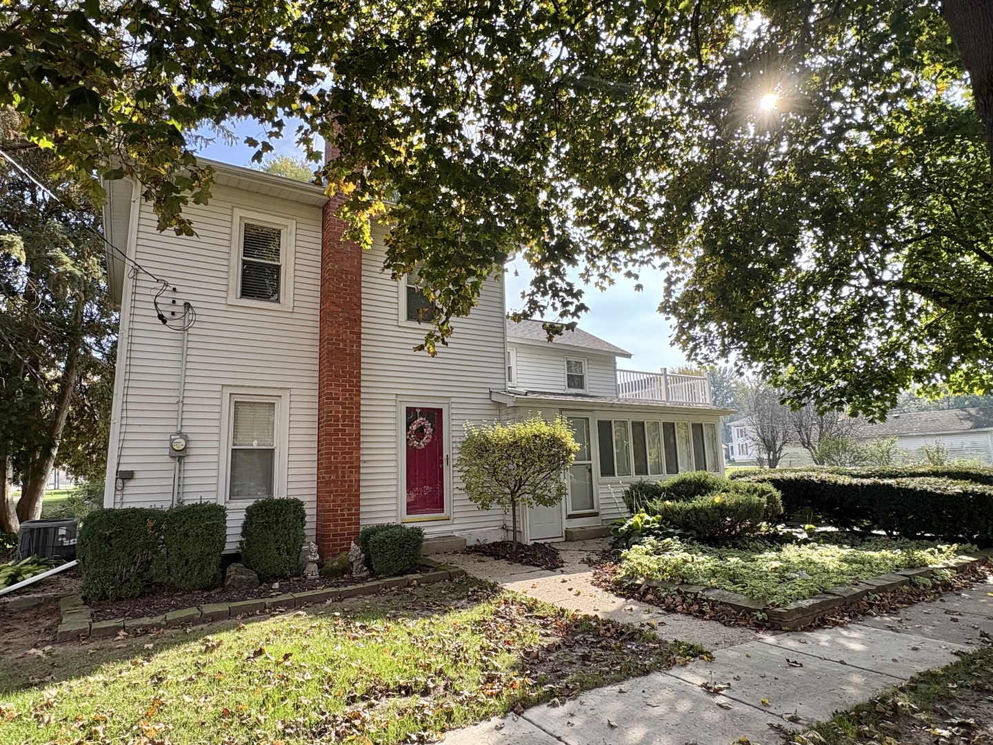 220 S Barr Street Property Photo 1