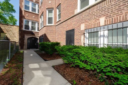 1722 W Juneway Terrace 2a Property Photo 1