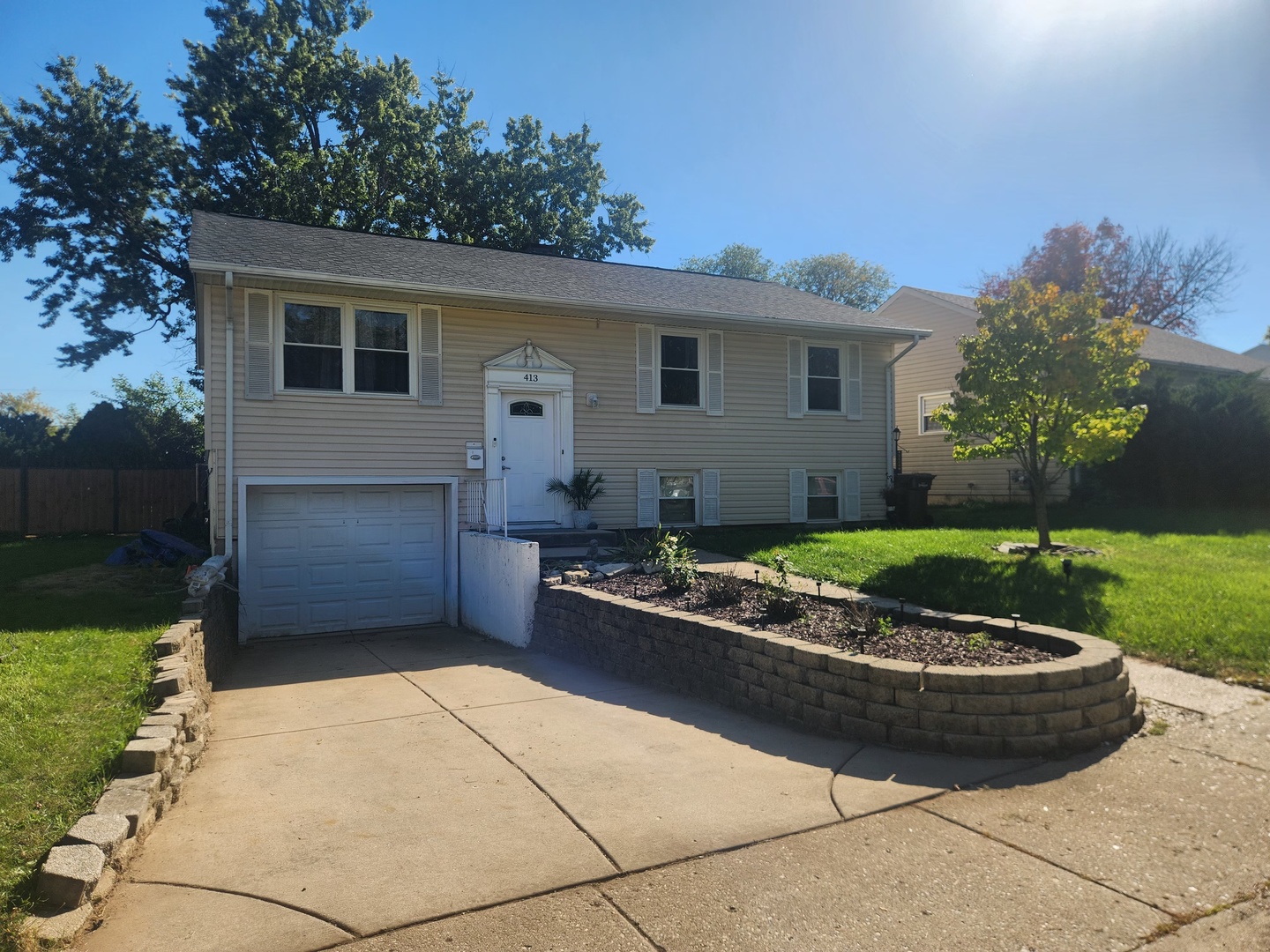 413 E Fullerton Avenue Property Photo 1
