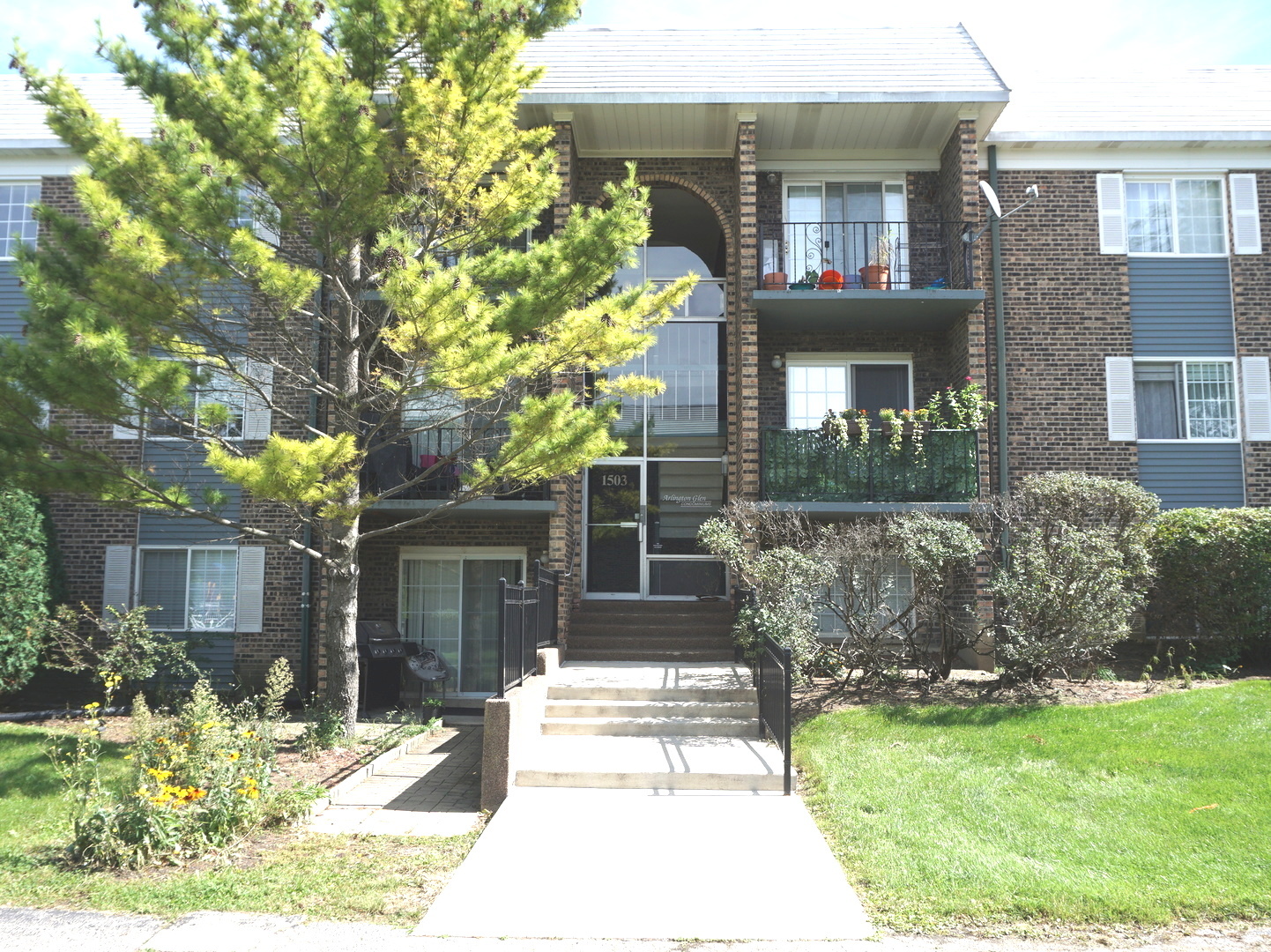1503 N Windsor Drive 302 Property Photo 1