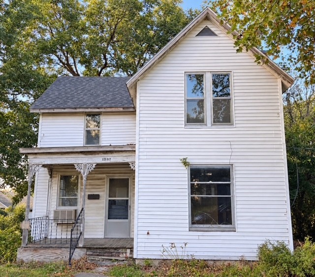1207 Davis Street Property Photo 1
