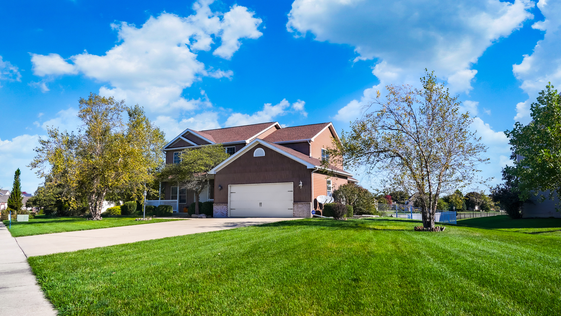 1618 English Oak Drive Property Photo 1