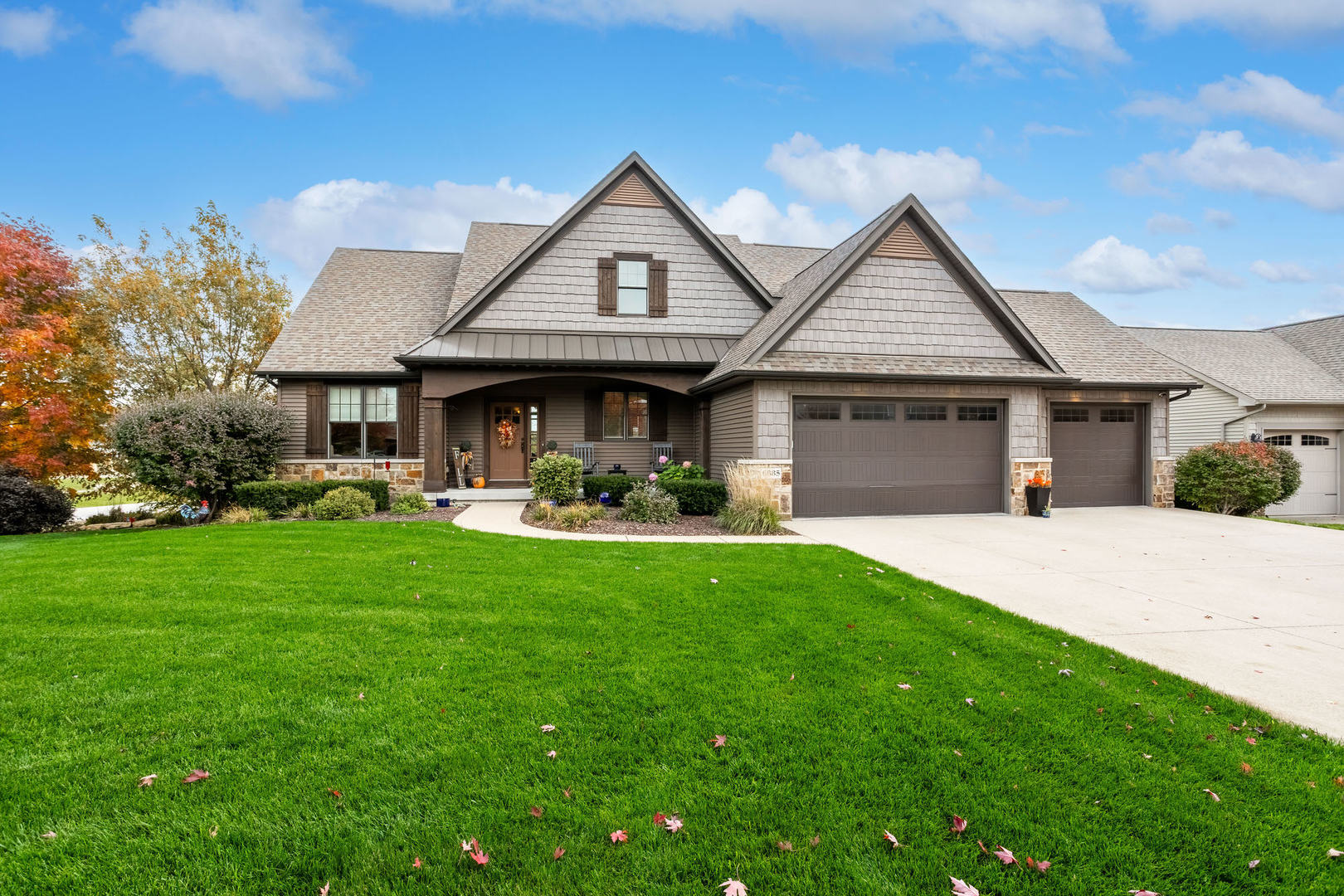 6885 Summerfield Drive Property Photo 1