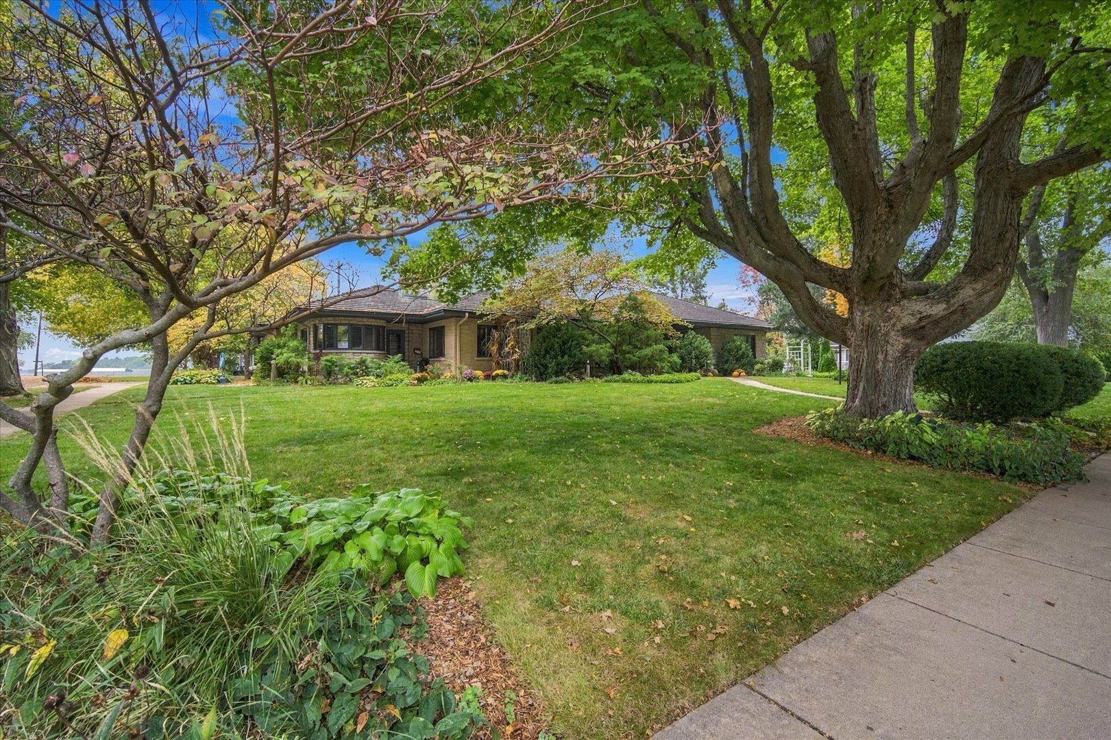120 S Chicago Avenue Property Photo 1