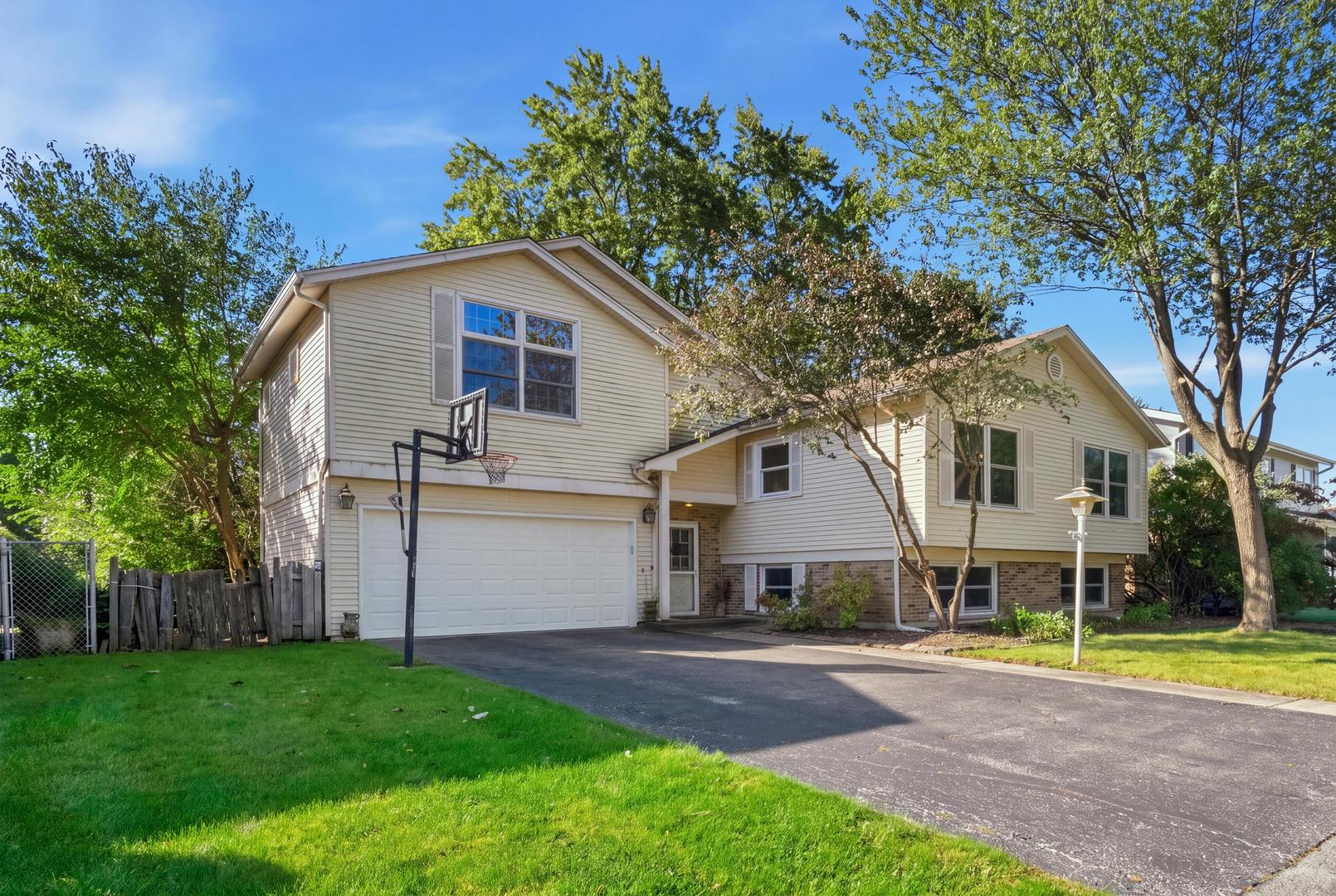 23 W Suffield Drive Property Photo 1