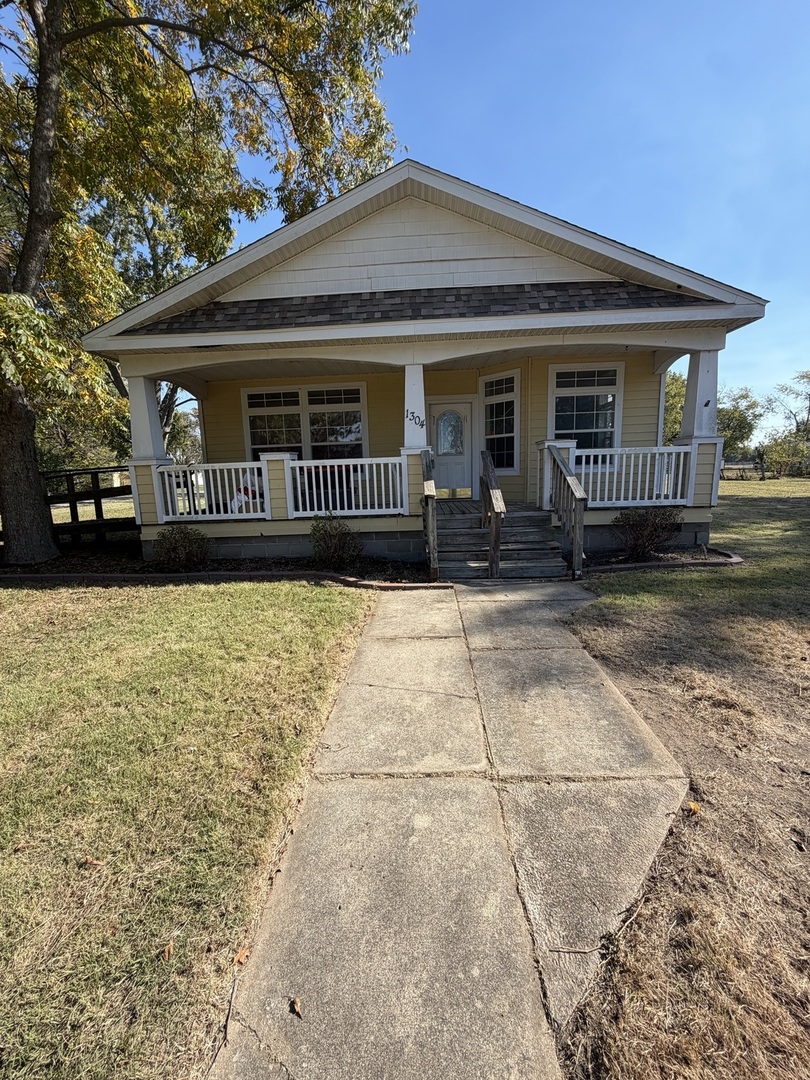 1304 S Rotan Street Property Photo 1