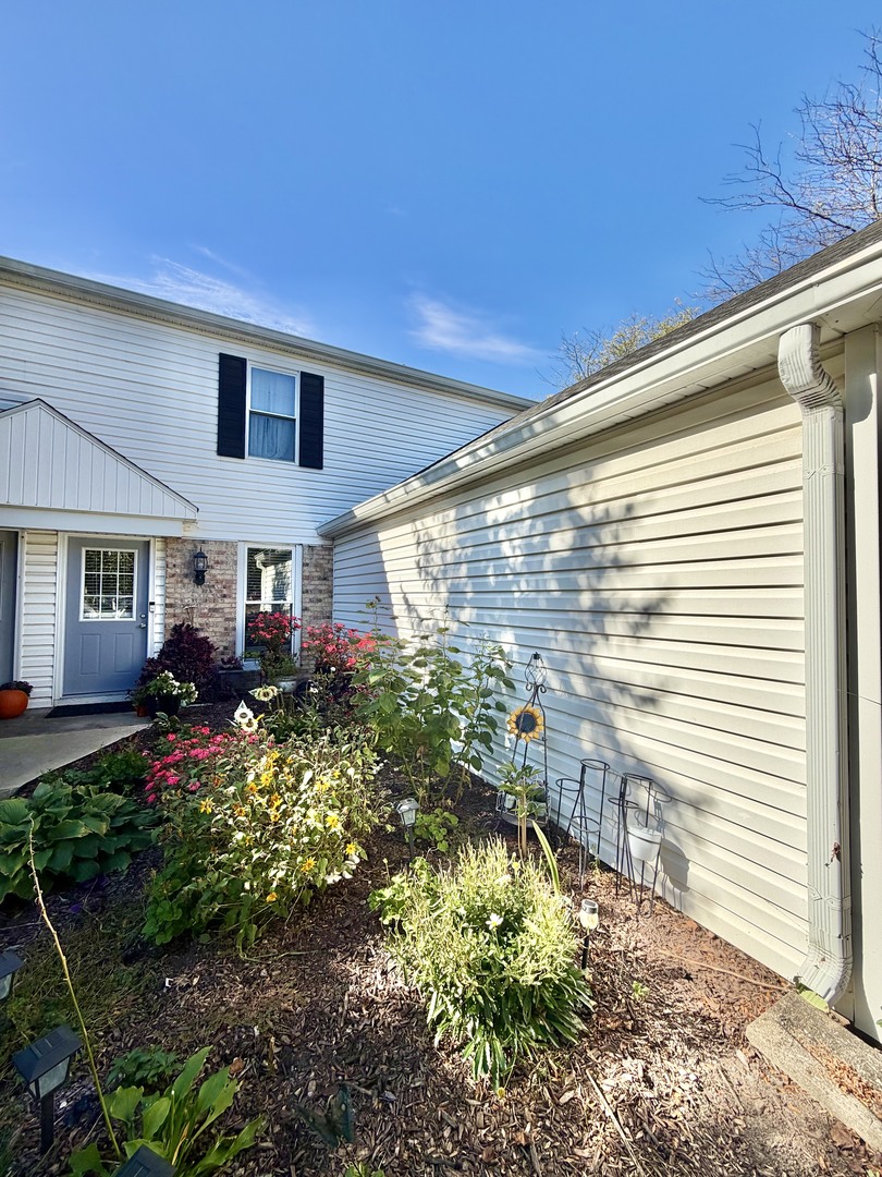 2607 Oakshire Court Property Photo 1