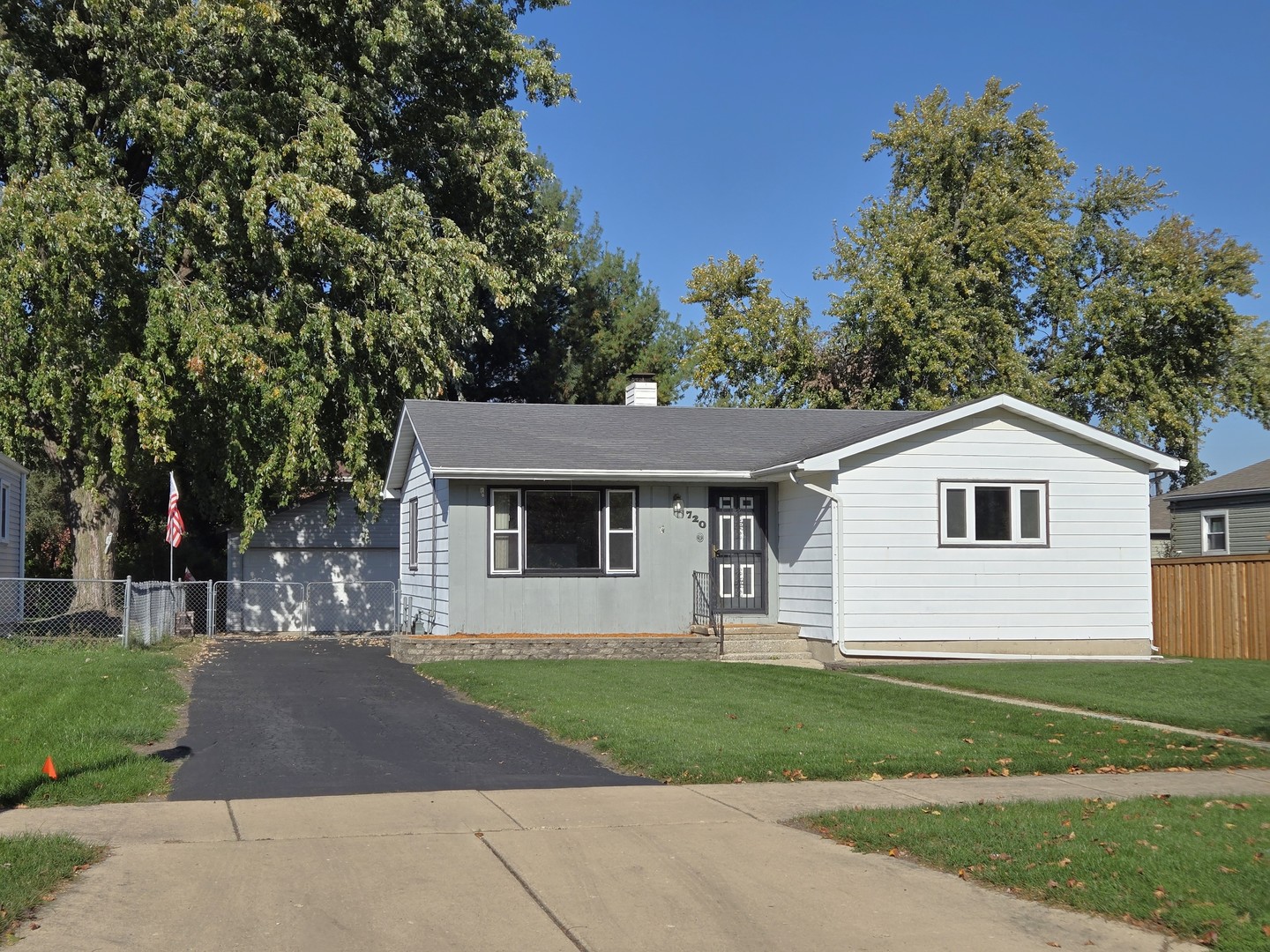 720 E Le Moyne Avenue Property Photo 1