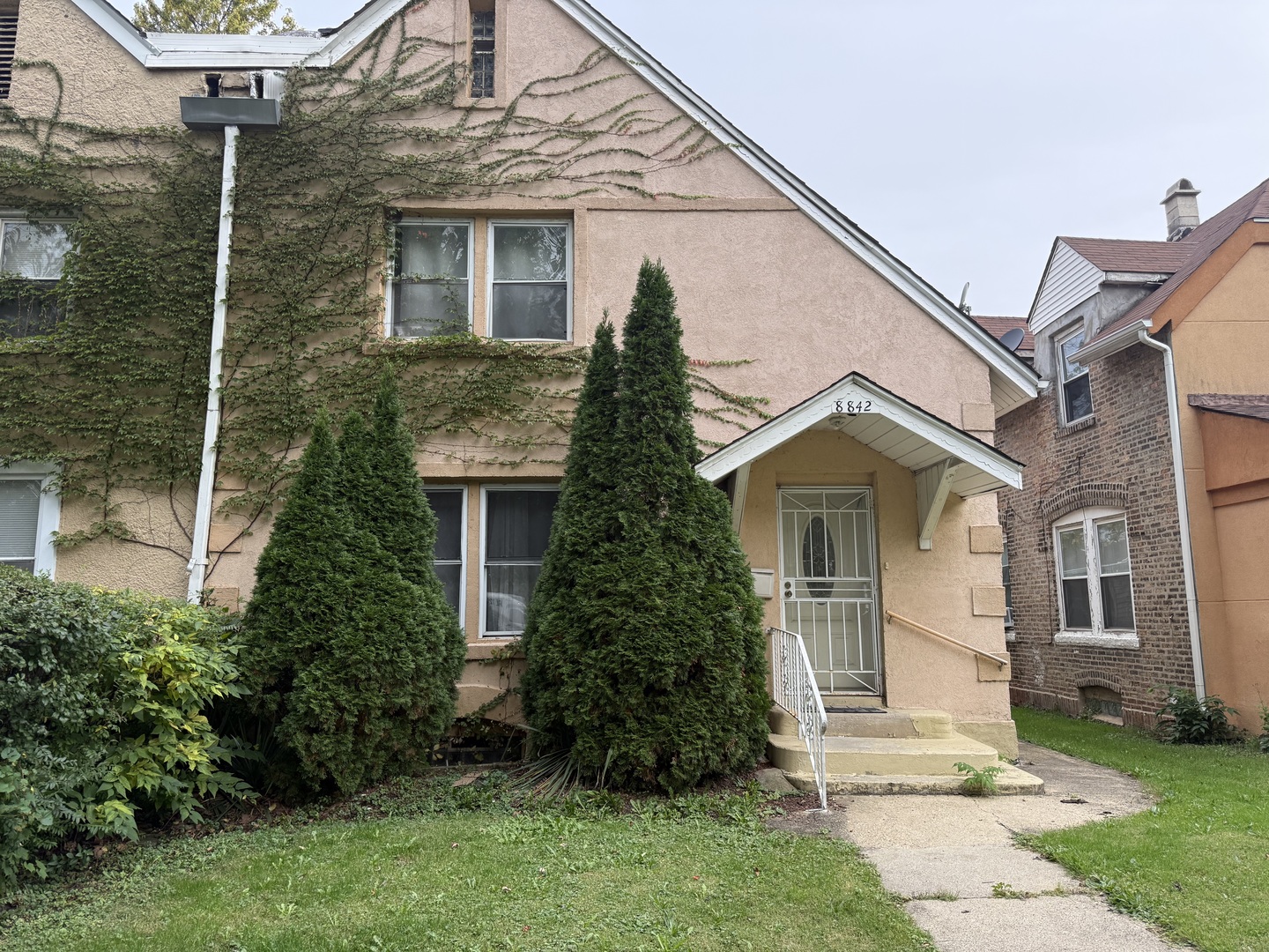 8842 S Michigan Avenue Property Photo 1