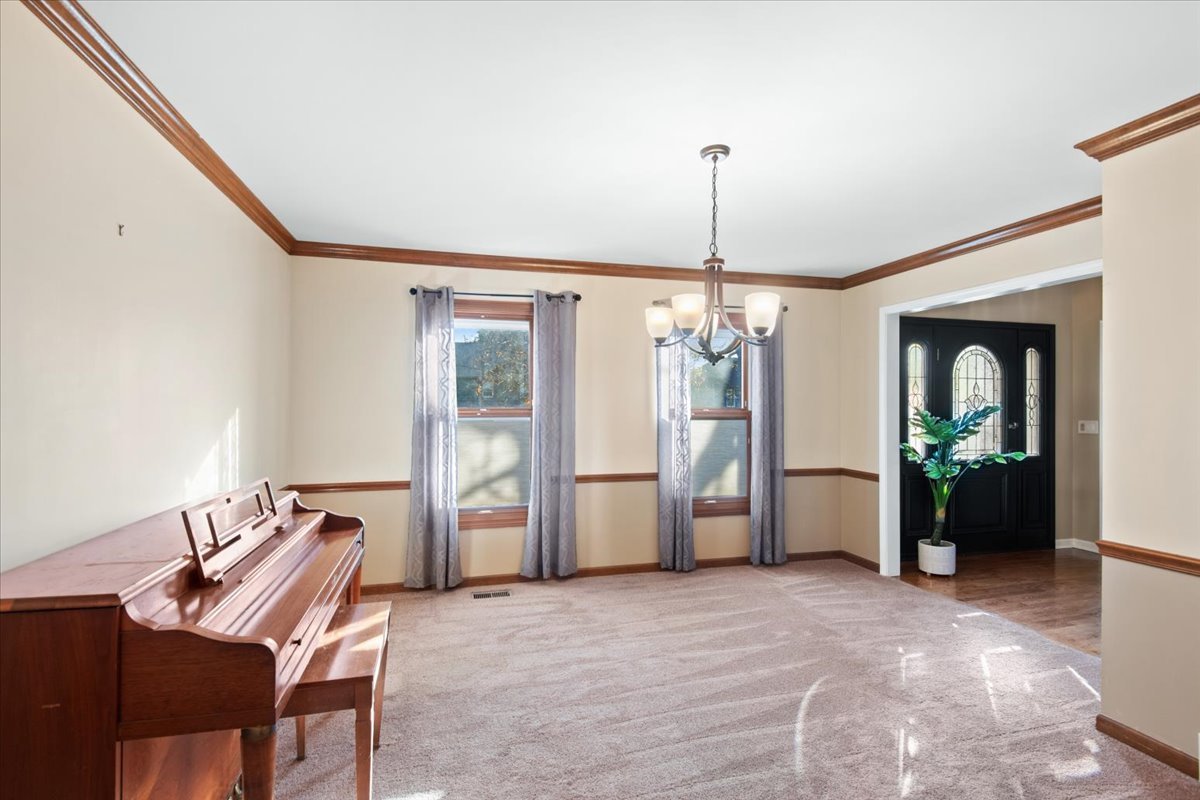 490 Bristol Way Property Photo 3