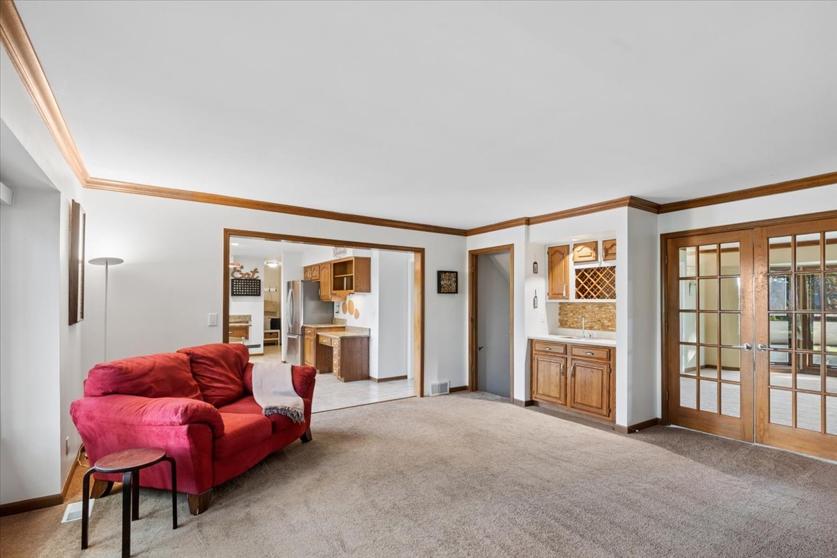 490 Bristol Way Property Photo 8