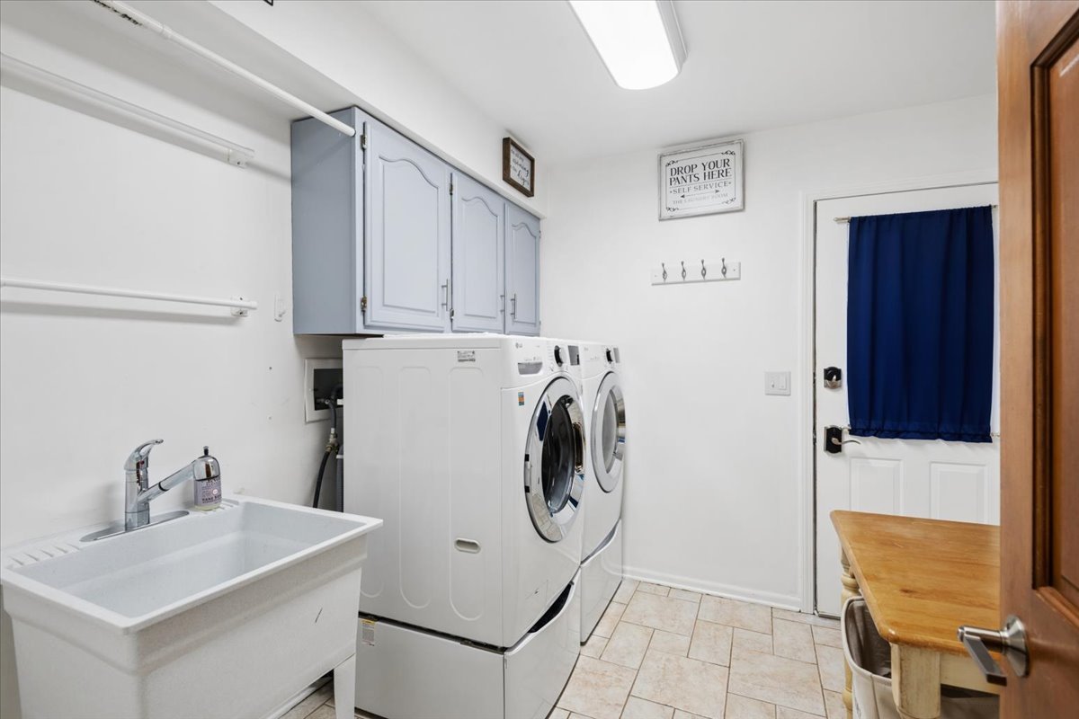 490 Bristol Way Property Photo 10