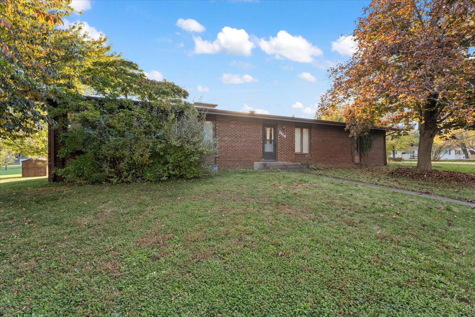 1114 Robin Road Property Photo 1