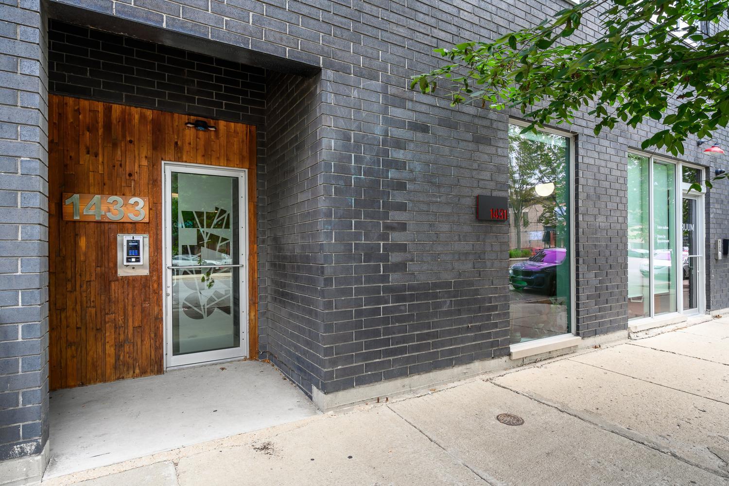 1433 N Ashland Avenue 3ne Property Photo 2