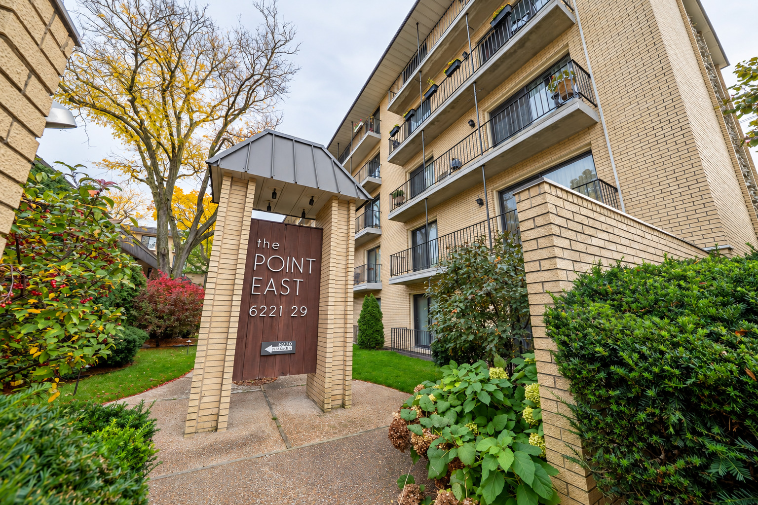6221 N Niagara Avenue 408 Property Photo 1