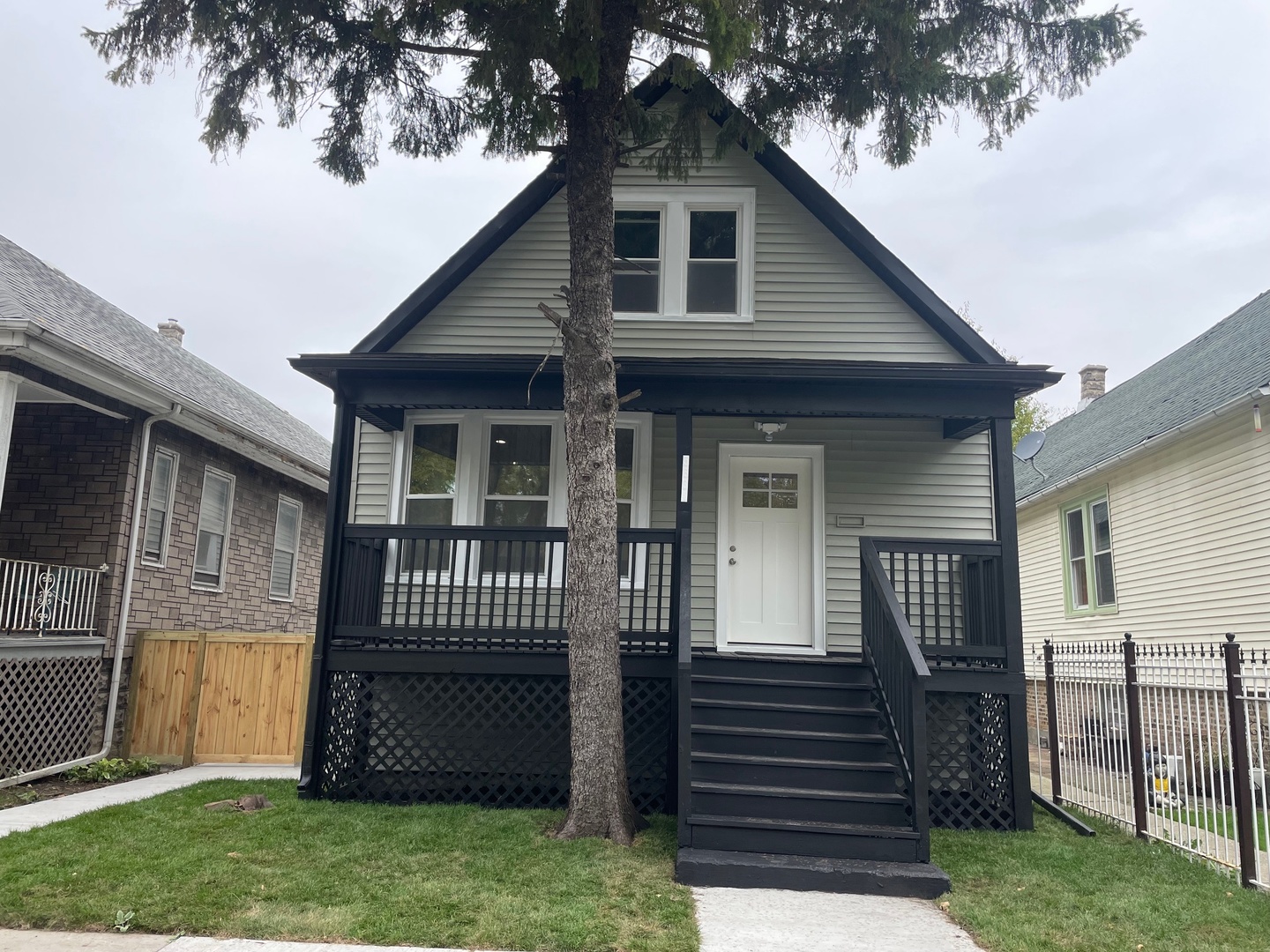 5634 S Hoyne Avenue Property Photo 1