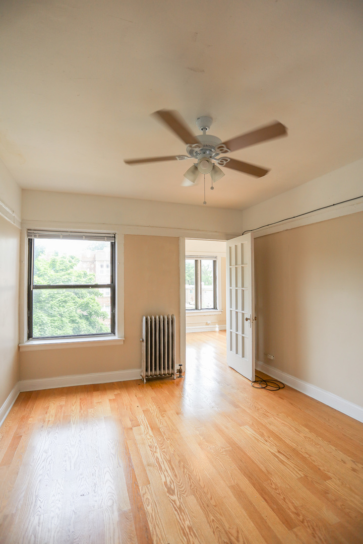 7455 N Greenview Avenue 200 Property Photo 3