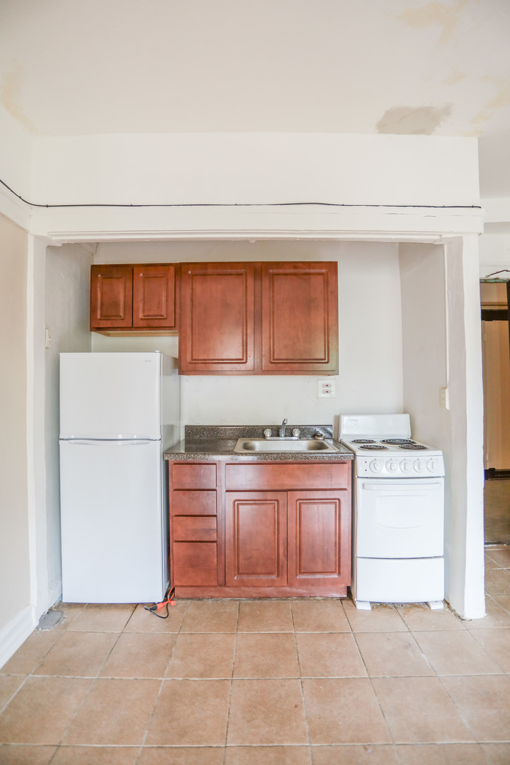 7455 N Greenview Avenue 200 Property Photo 5