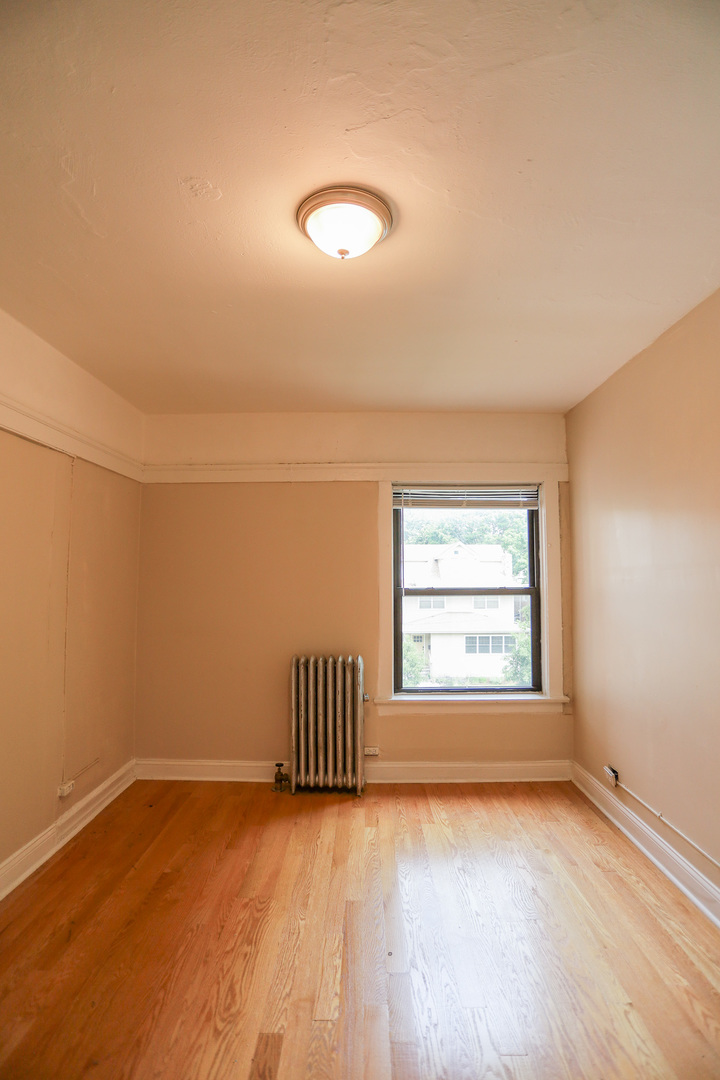 7455 N Greenview Avenue 200 Property Photo 7