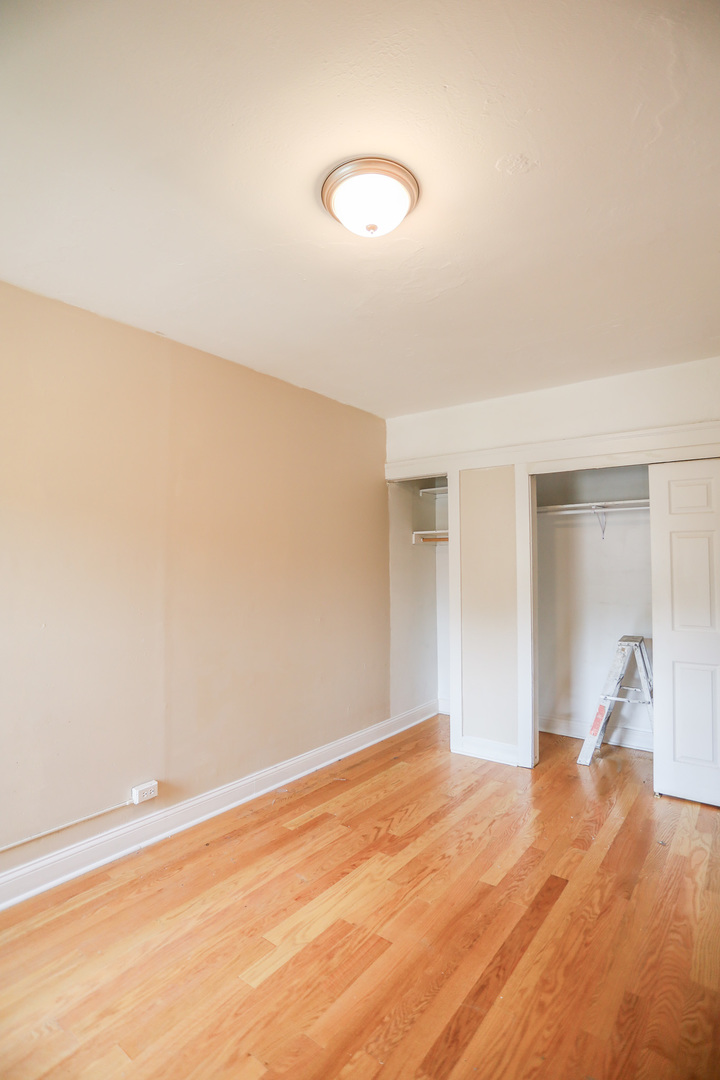 7455 N Greenview Avenue 200 Property Photo 8