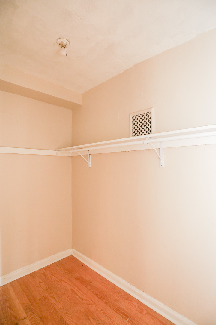 7455 N Greenview Avenue 200 Property Photo 9