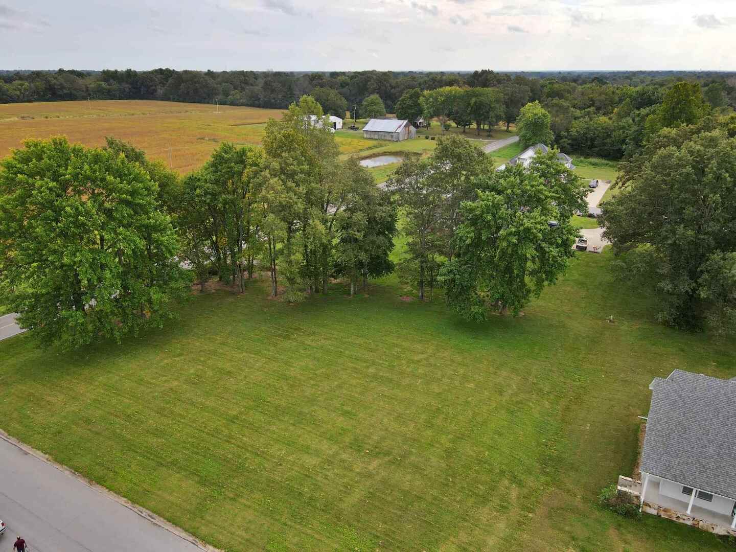 00 Hawthorne Lane Property Photo 4