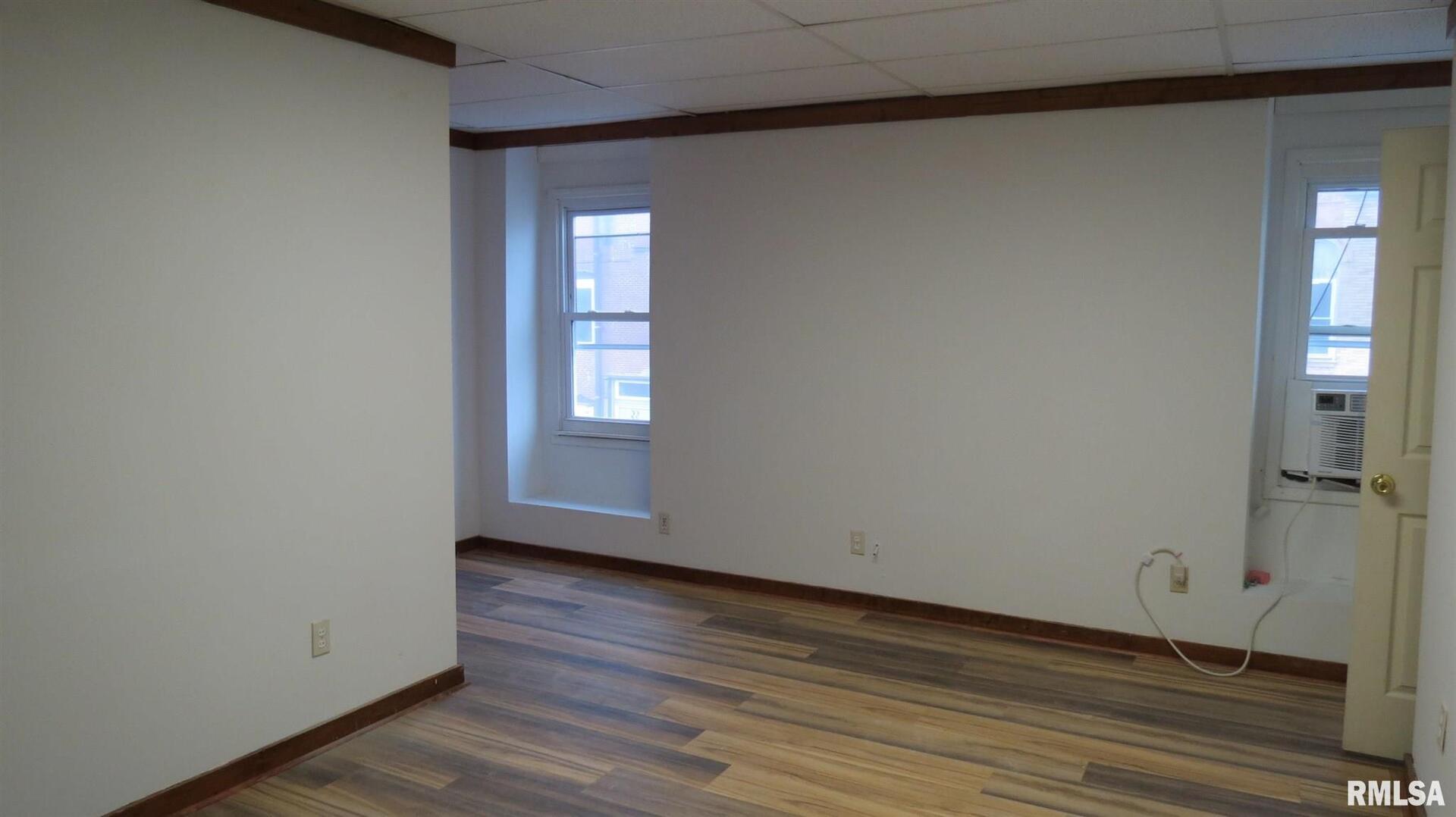 12 N Division Street Property Photo 4
