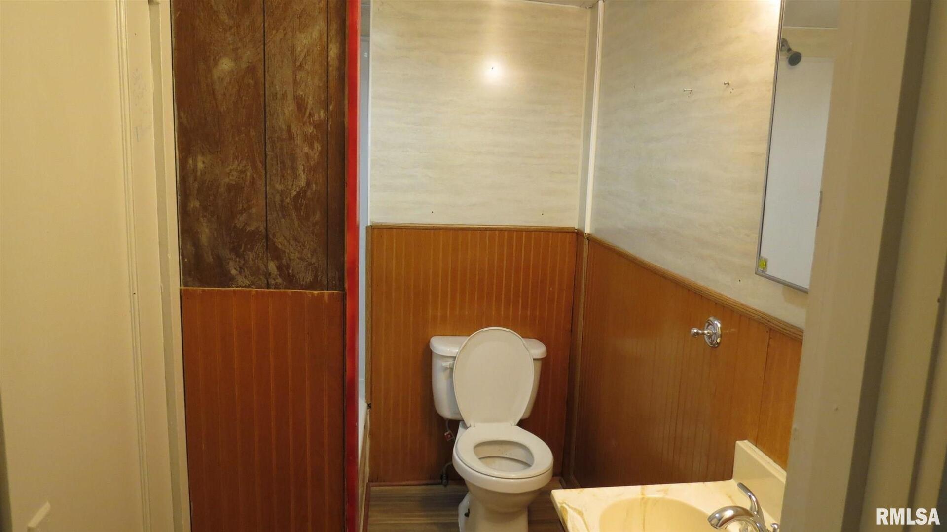 12 N Division Street Property Photo 7