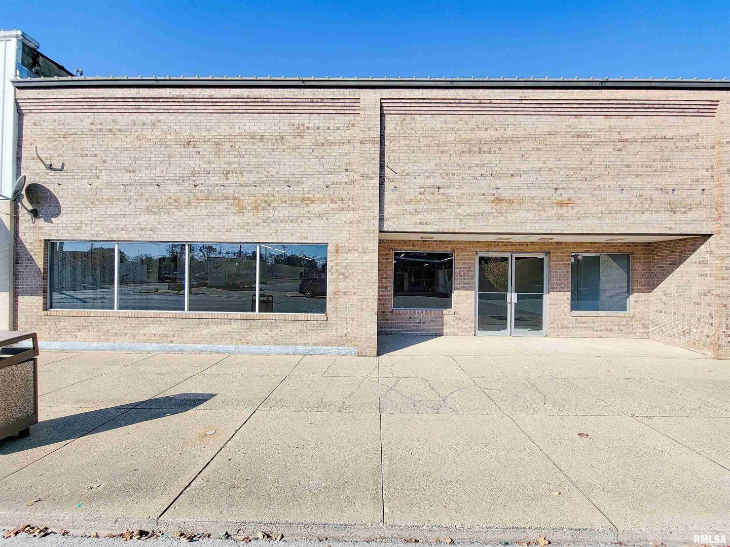 128 W North Avenue Property Photo 1