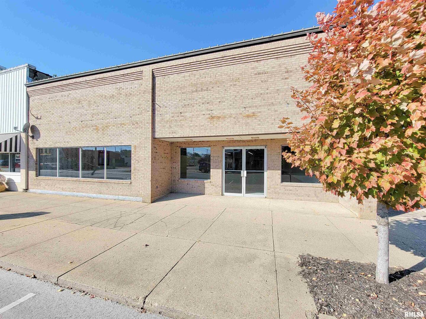 128 W North Avenue Property Photo 3