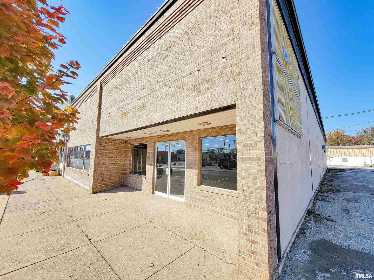 128 W North Avenue Property Photo 4