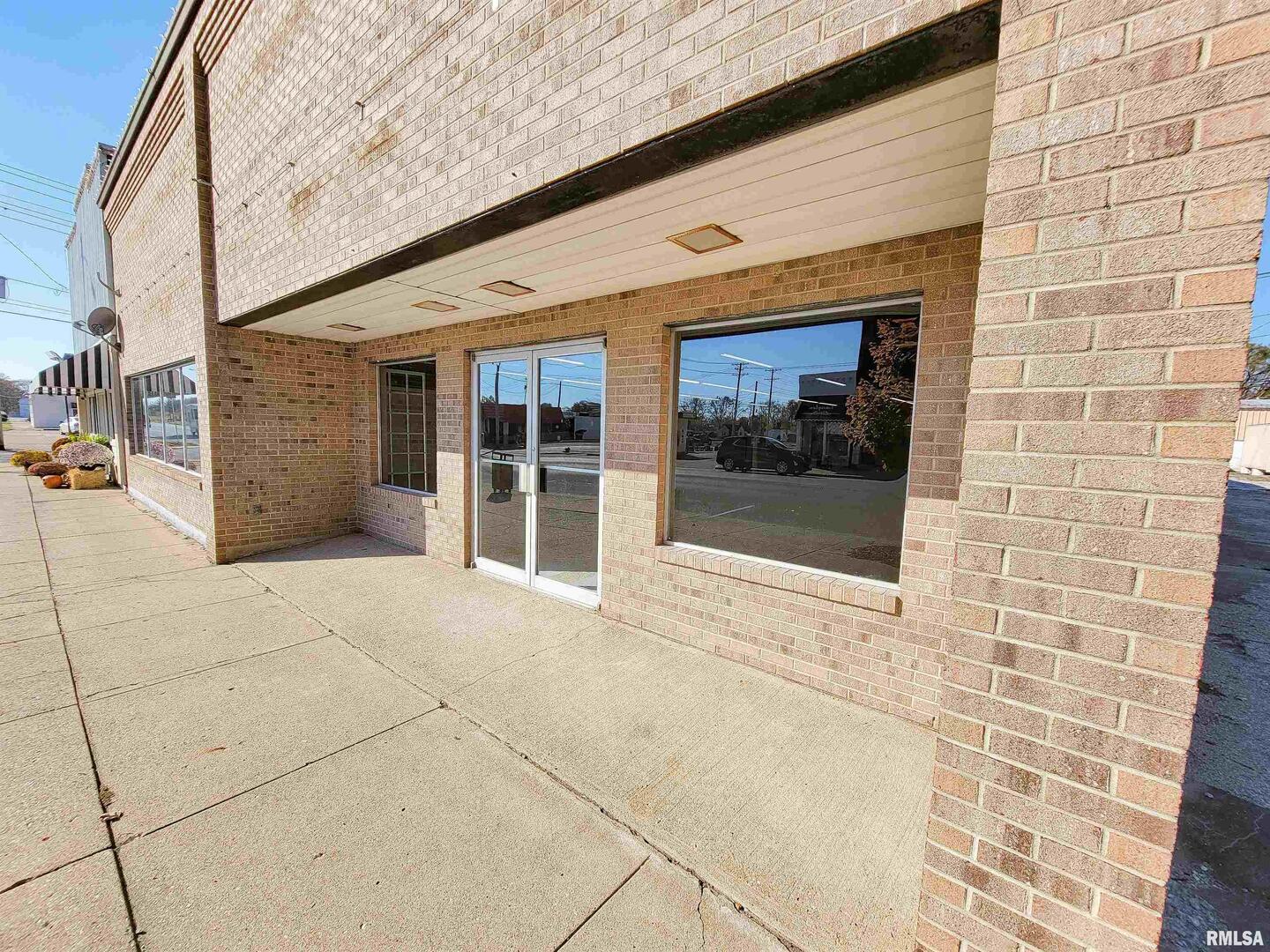 128 W North Avenue Property Photo 5