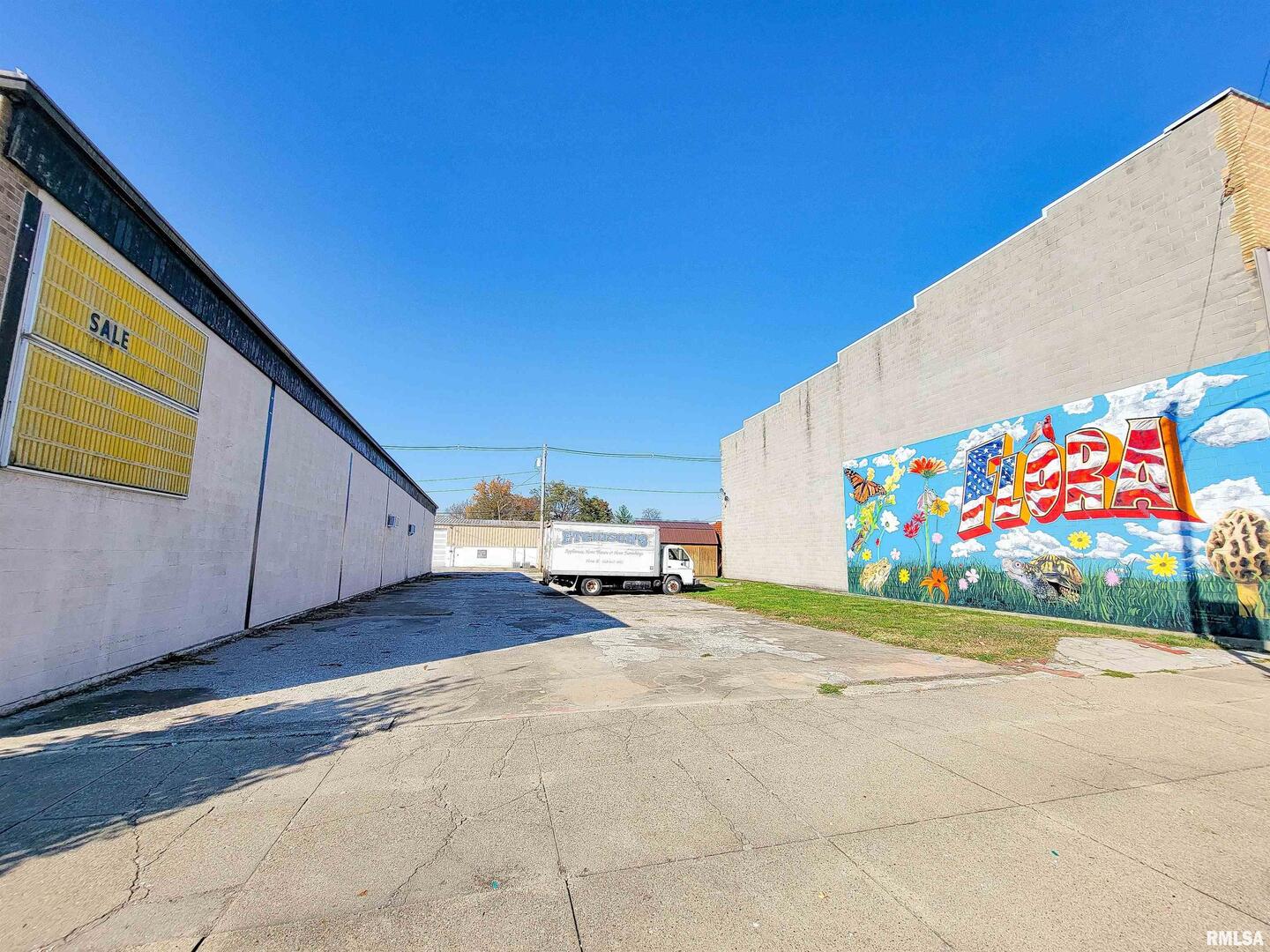 128 W North Avenue Property Photo 6