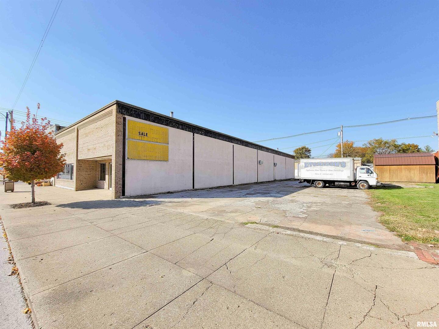 128 W North Avenue Property Photo 7