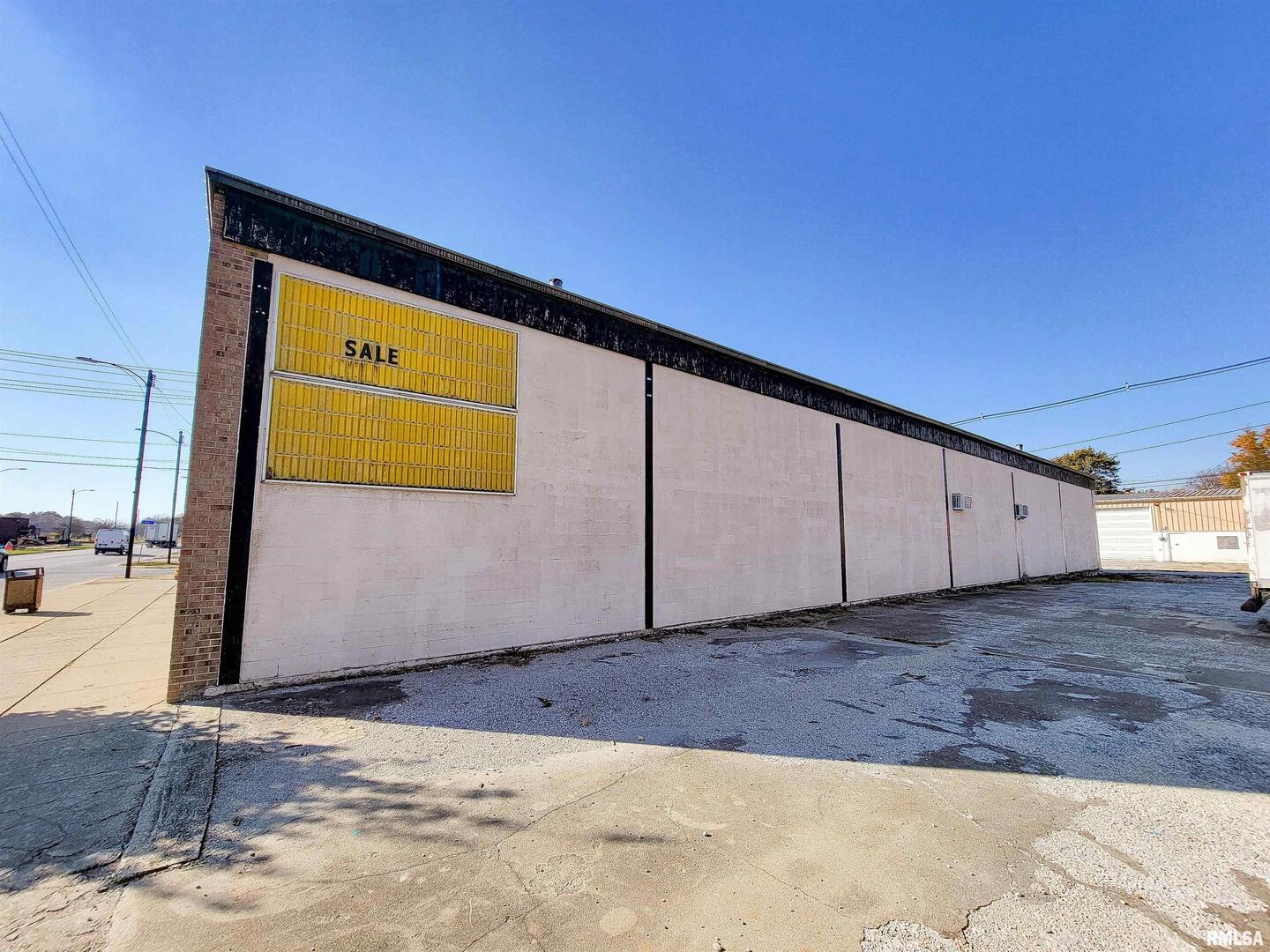 128 W North Avenue Property Photo 8