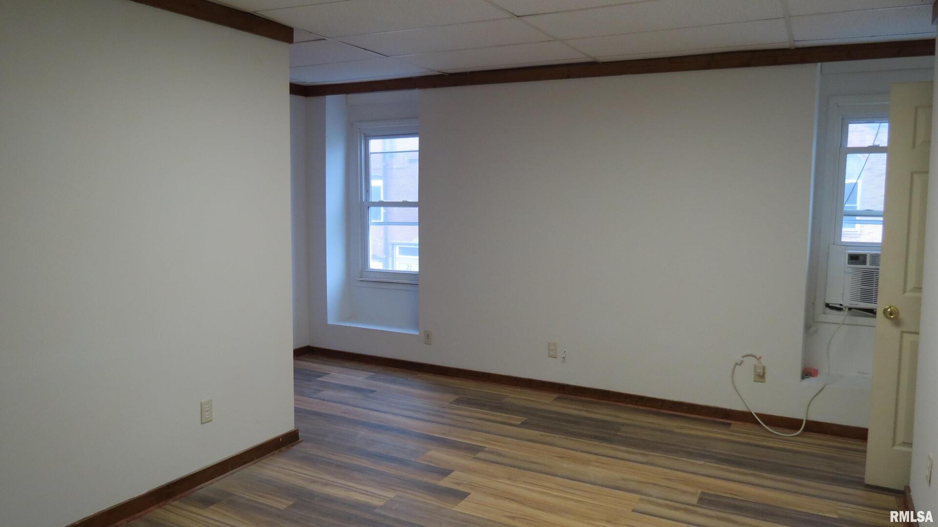 12 N Division Street Property Photo 4