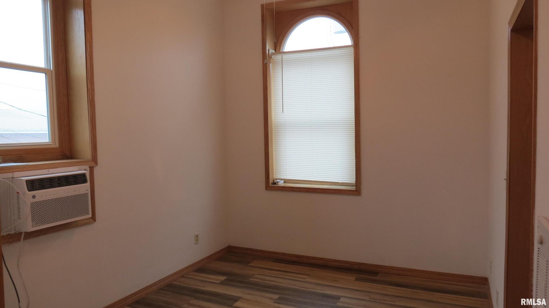 12 N Division Street Property Photo 9