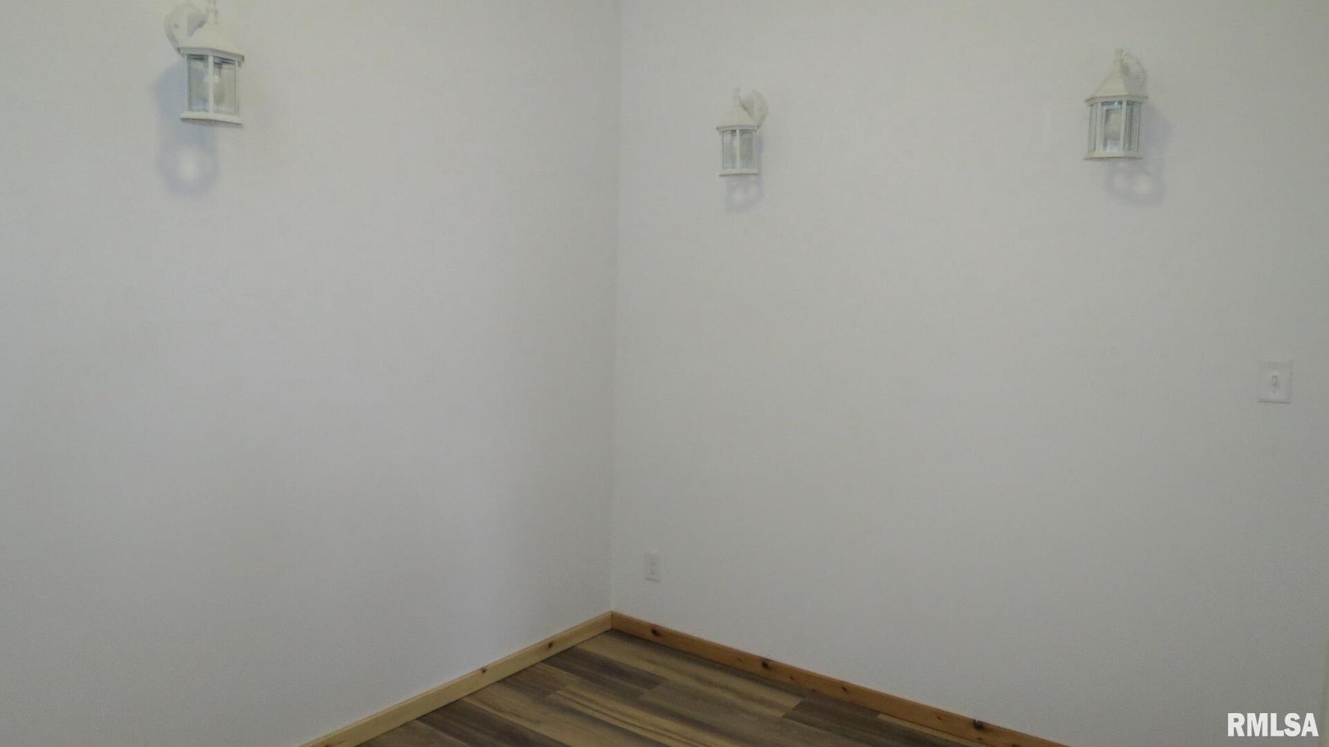 12 N Division Street Property Photo 14