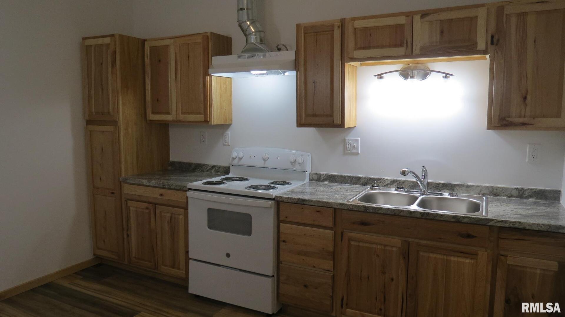12 N Division Street Property Photo 18