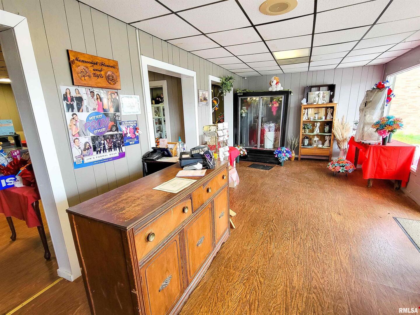 223 E North Avenue Property Photo 4