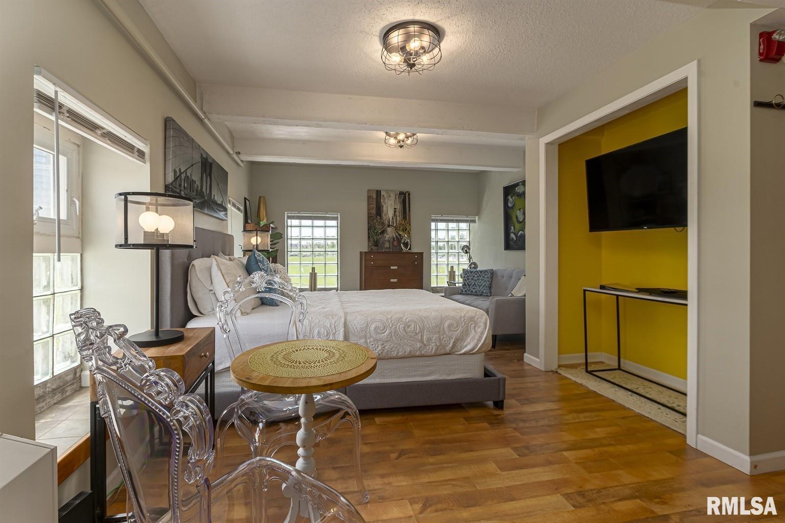 1051 S Wall Street Property Photo 33